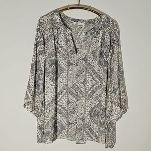 Rose & Olive Black And White Floral Print Women's Top. Size 3X. Covered Buttons.